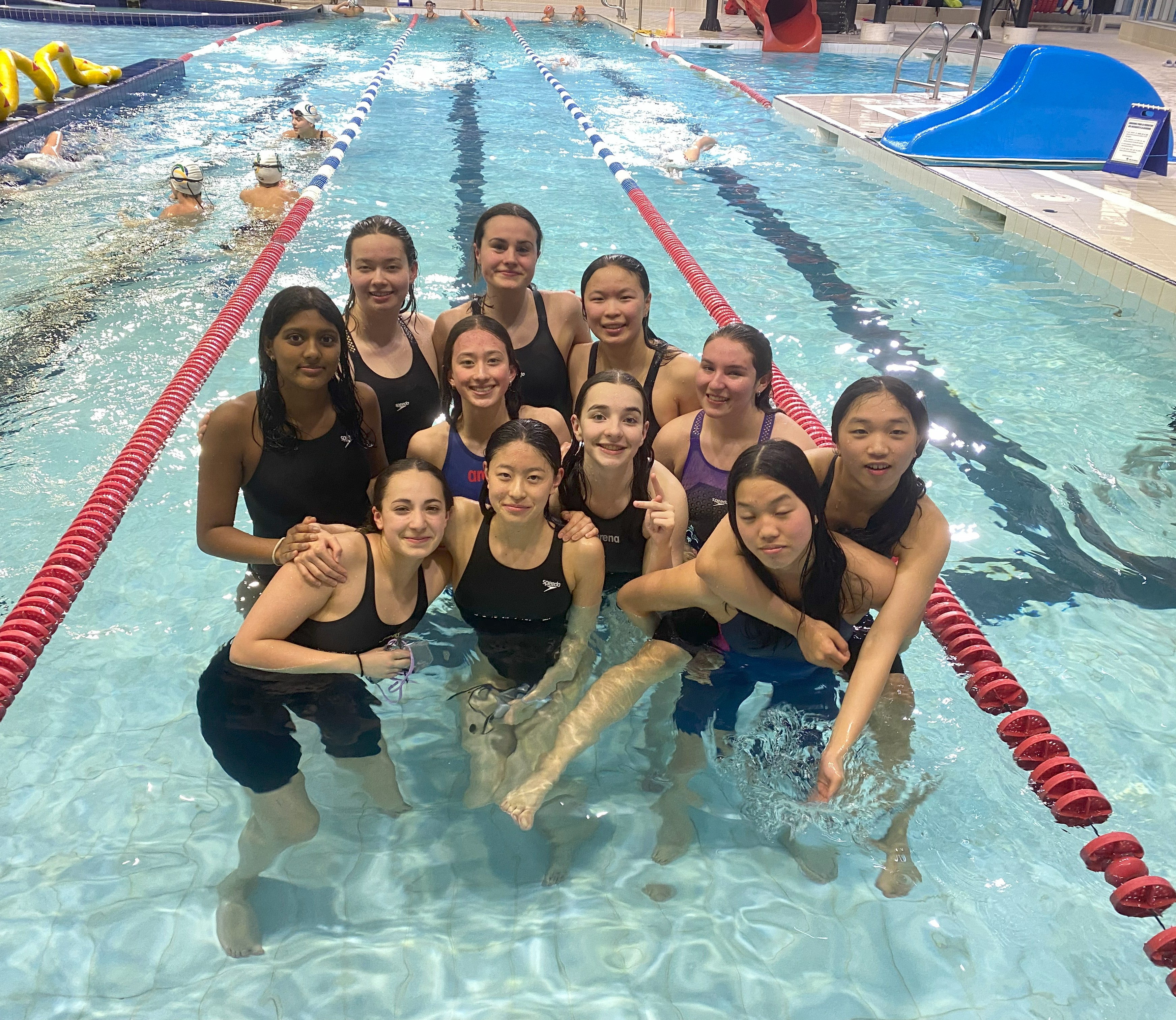 Girls 13+ relays at Open Gatineau